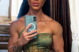 Muscle Mommy Jasmine - Image 4